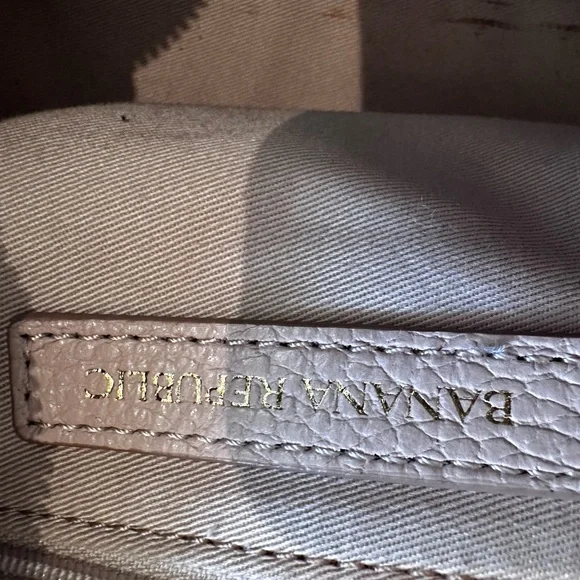 Banana Republic Elegant Beige Soft Pink Leather Shoulder Bag - Picture 12 of 15